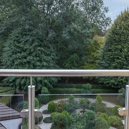 アパート Pod Baranem